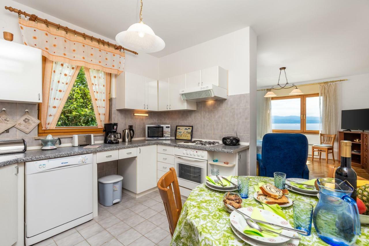 Apartmani Hrvatin โอปาติยา ภายนอก รูปภาพ