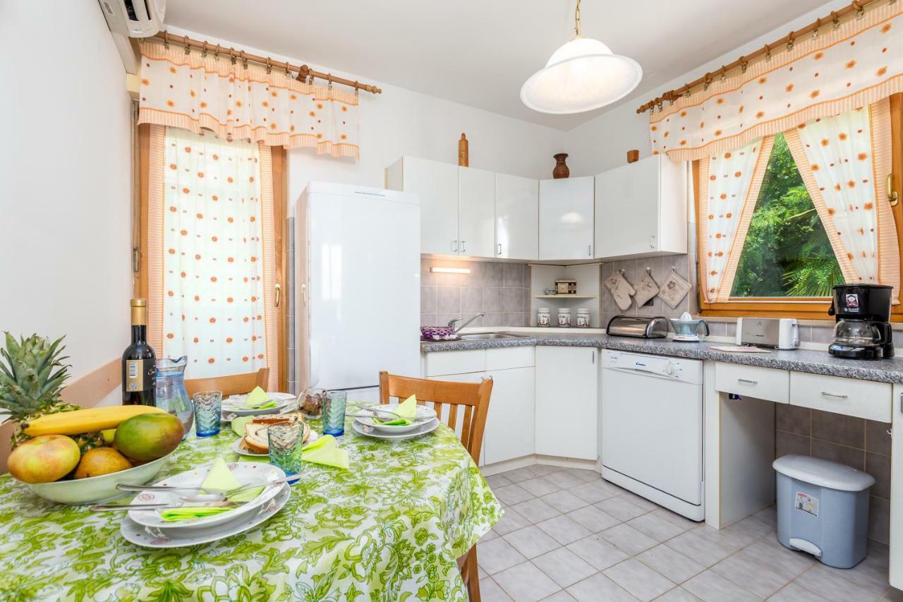 Apartmani Hrvatin โอปาติยา ภายนอก รูปภาพ
